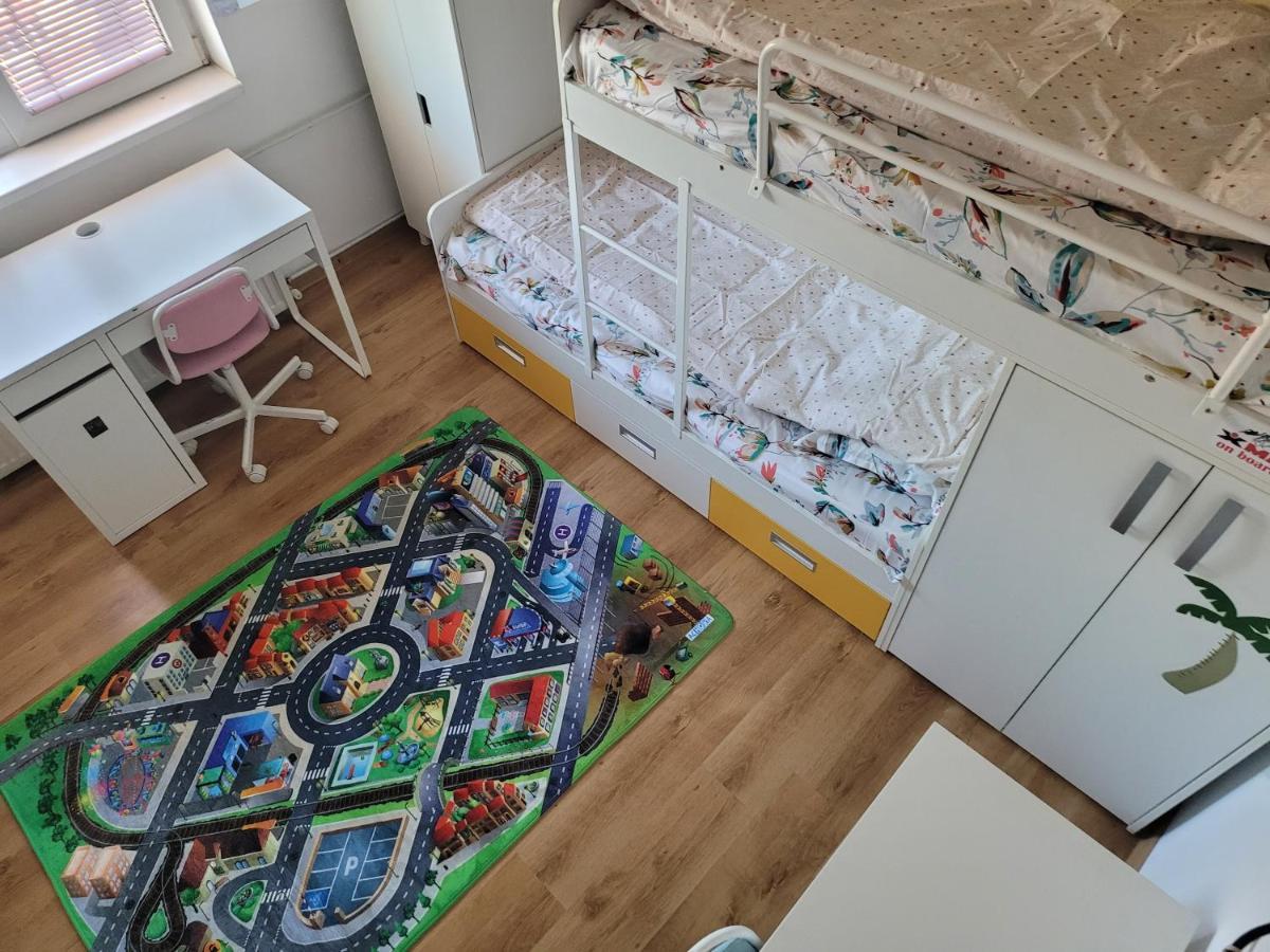 בוקרשט Family Friendly With Kids Room, Quiet And Peaceful מראה חיצוני תמונה