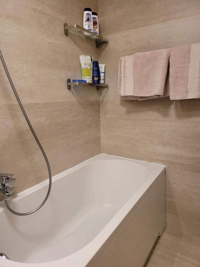 בוקרשט Family Friendly With Kids Room, Quiet And Peaceful מראה חיצוני תמונה